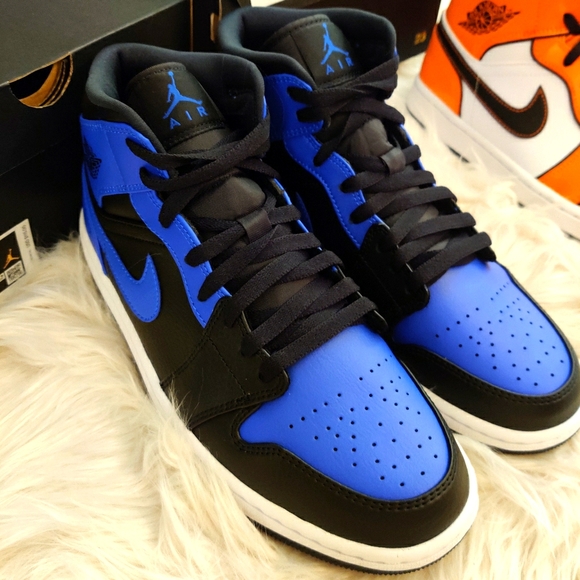 Nike Air Jordan 1 Mid 'Hyper Royal' Black - Picture 6 of 9